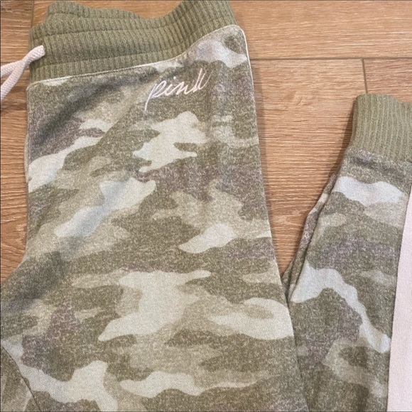 Victoria Secret PINK Super Soft, Cropped Camo Joggers. Worn once or twice. XS - Picture 3 of 6